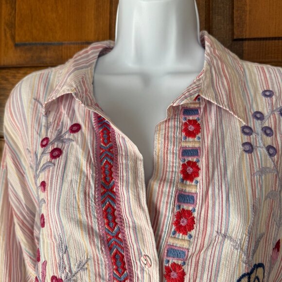 Johnny Was Workshop White w/Pinstripes & Embroidered Flowers Shirt 1X - Picture 3 of 14